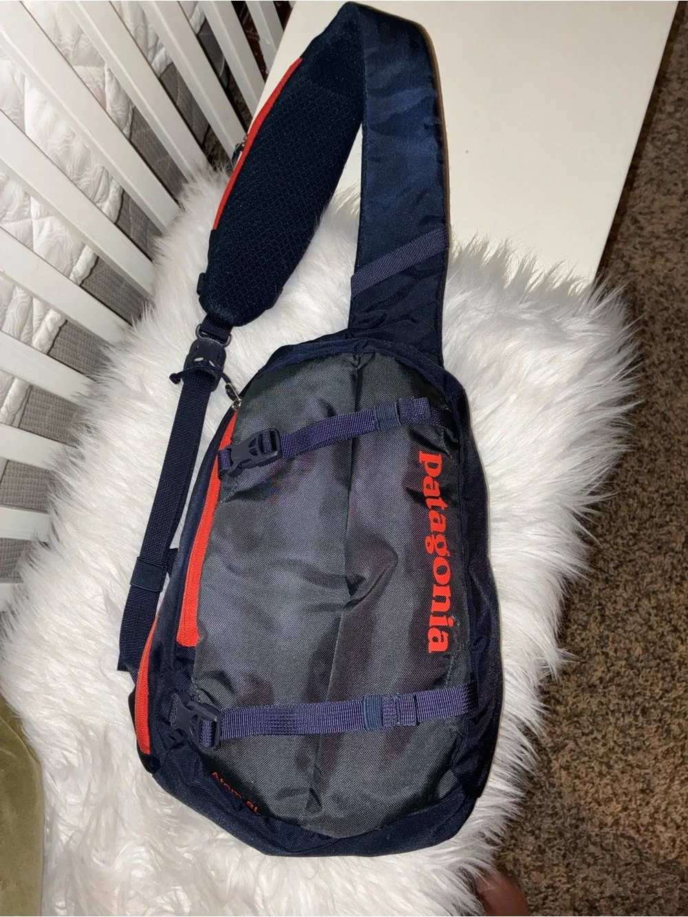 Patagonia Atom Sling 8L crossbody pack in a navy blue